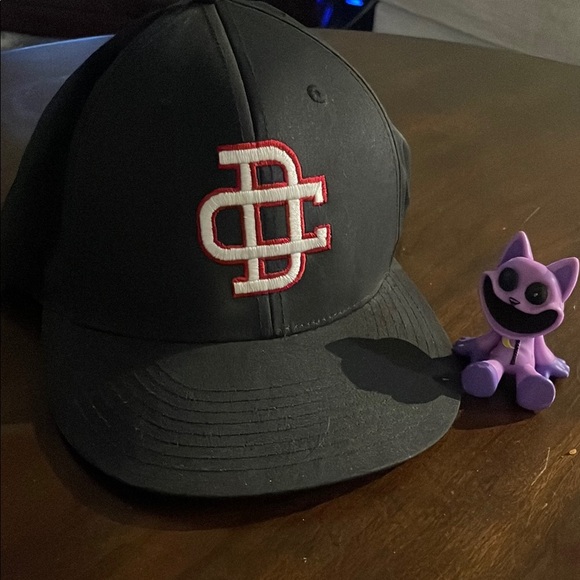 DU design hat - Picture 1 of 5